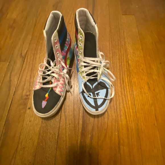 Vans - Picture 2 of 4